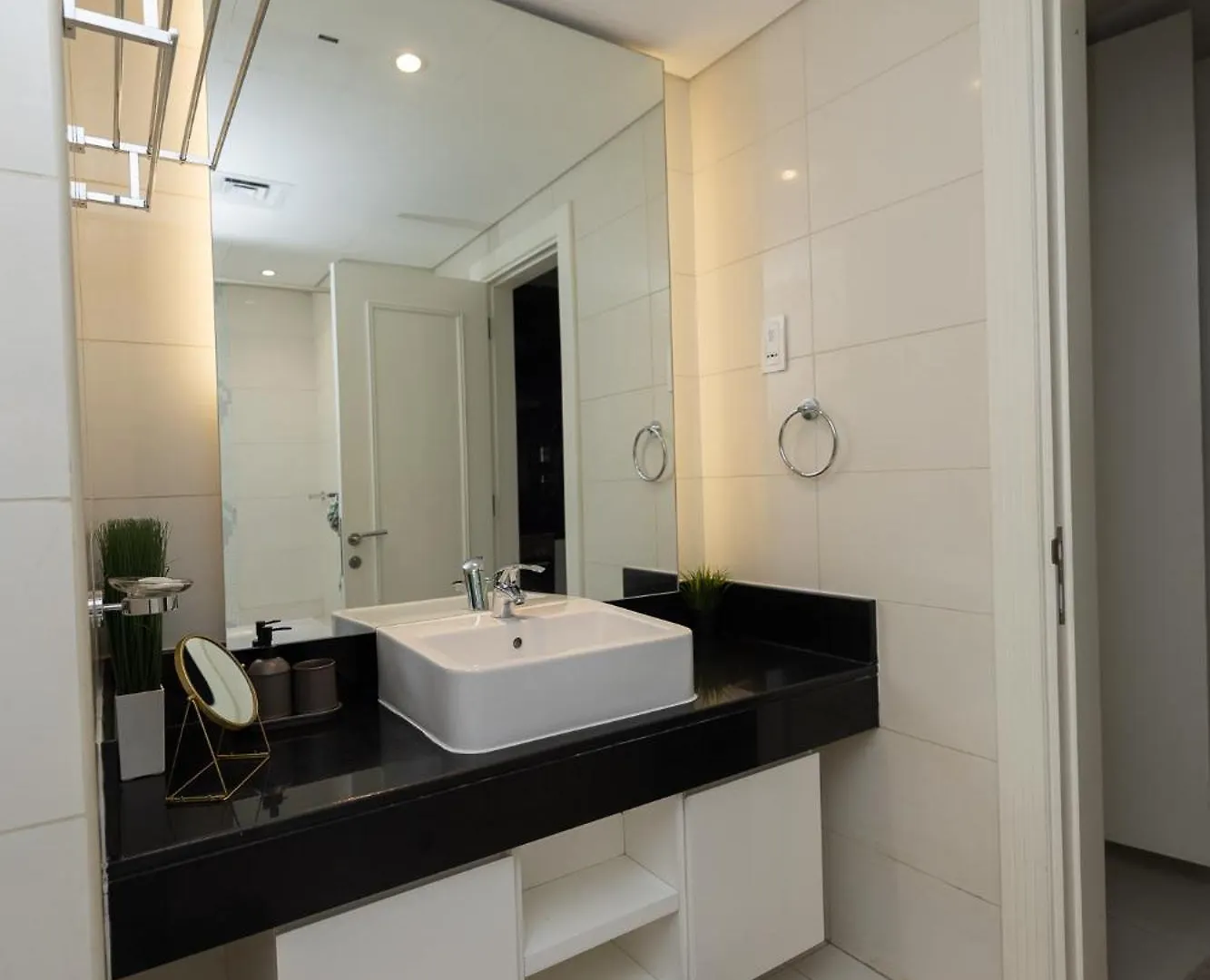 Apartment New High-Floor Studio In A Central Location Dubai